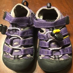 Keen girl sandals